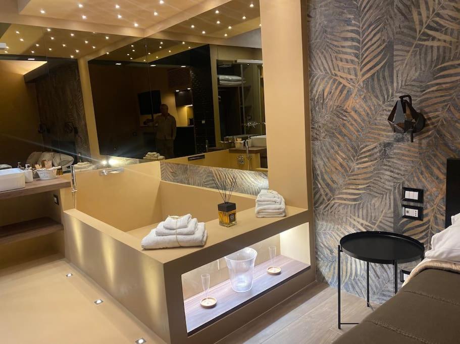 Montesantogroup Suite House Nel Centro Di Napoli Экстерьер фото